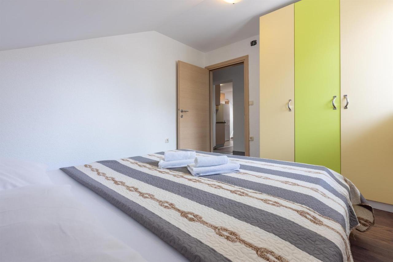 Apartments Mirela Crikvenica Buitenkant foto