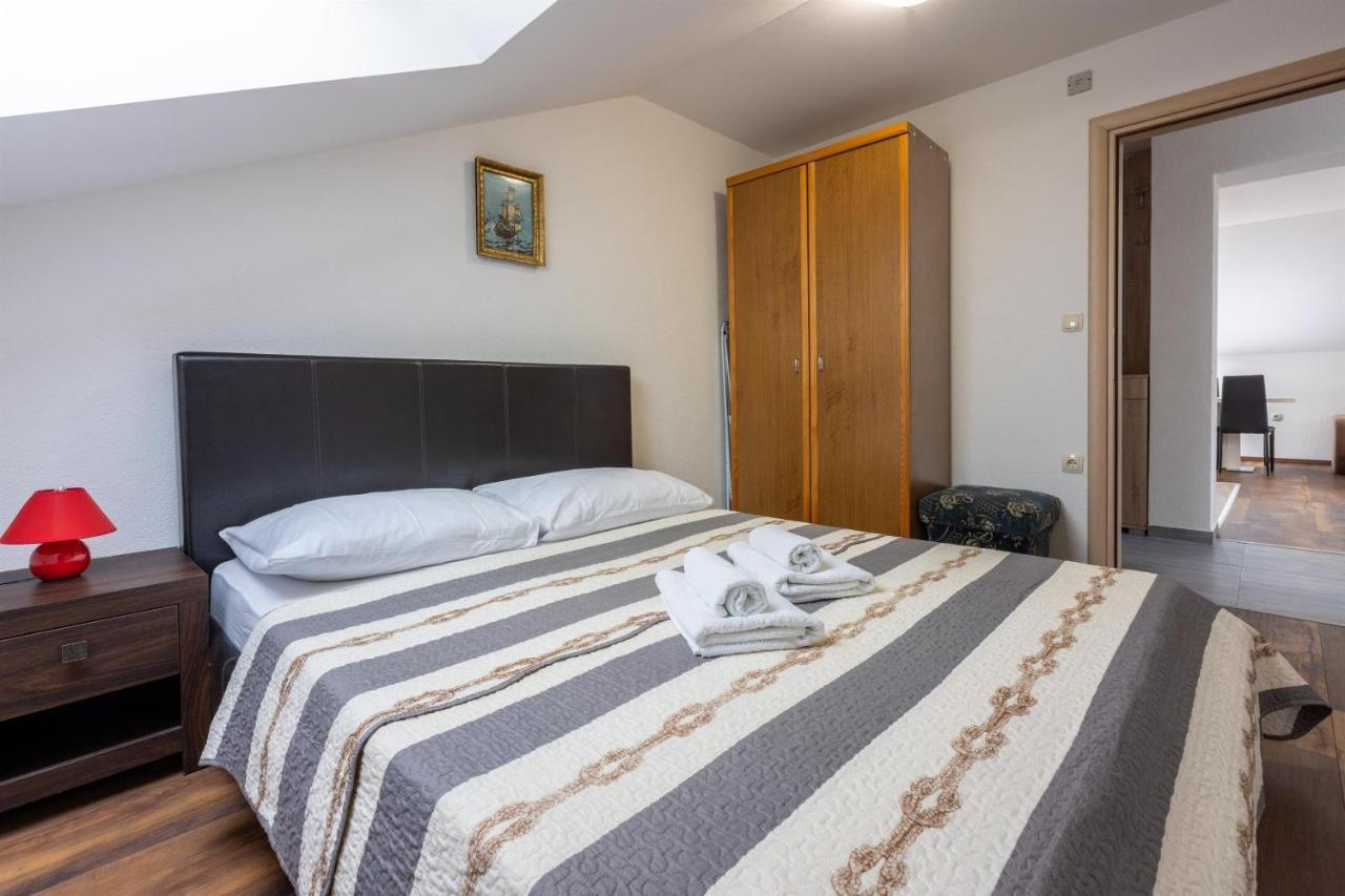 Apartments Mirela Crikvenica Buitenkant foto