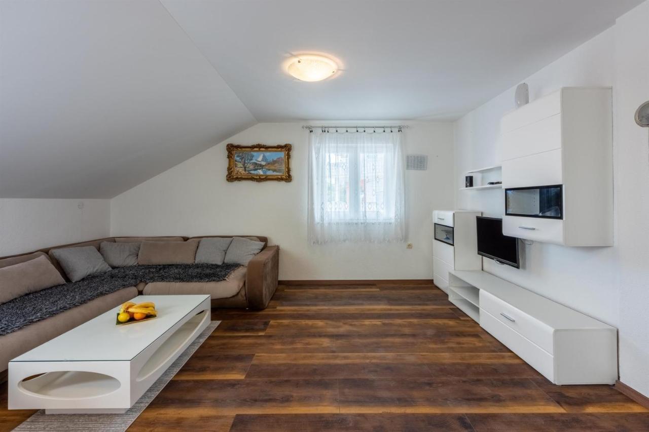 Apartments Mirela Crikvenica Buitenkant foto