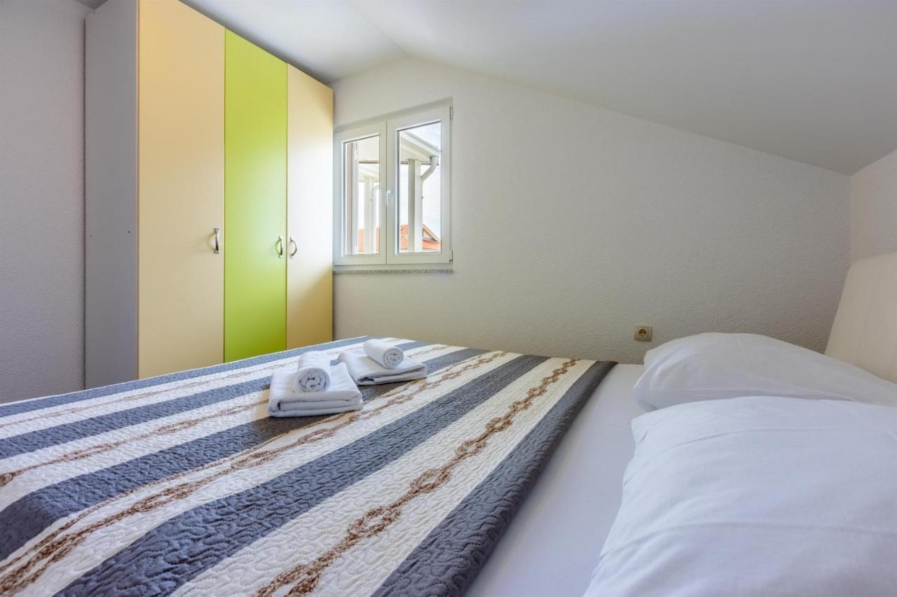Apartments Mirela Crikvenica Buitenkant foto