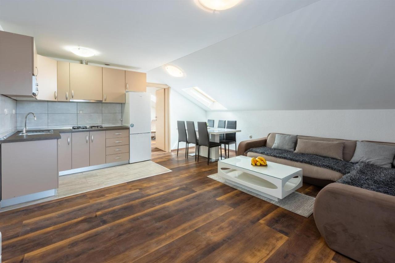 Apartments Mirela Crikvenica Buitenkant foto
