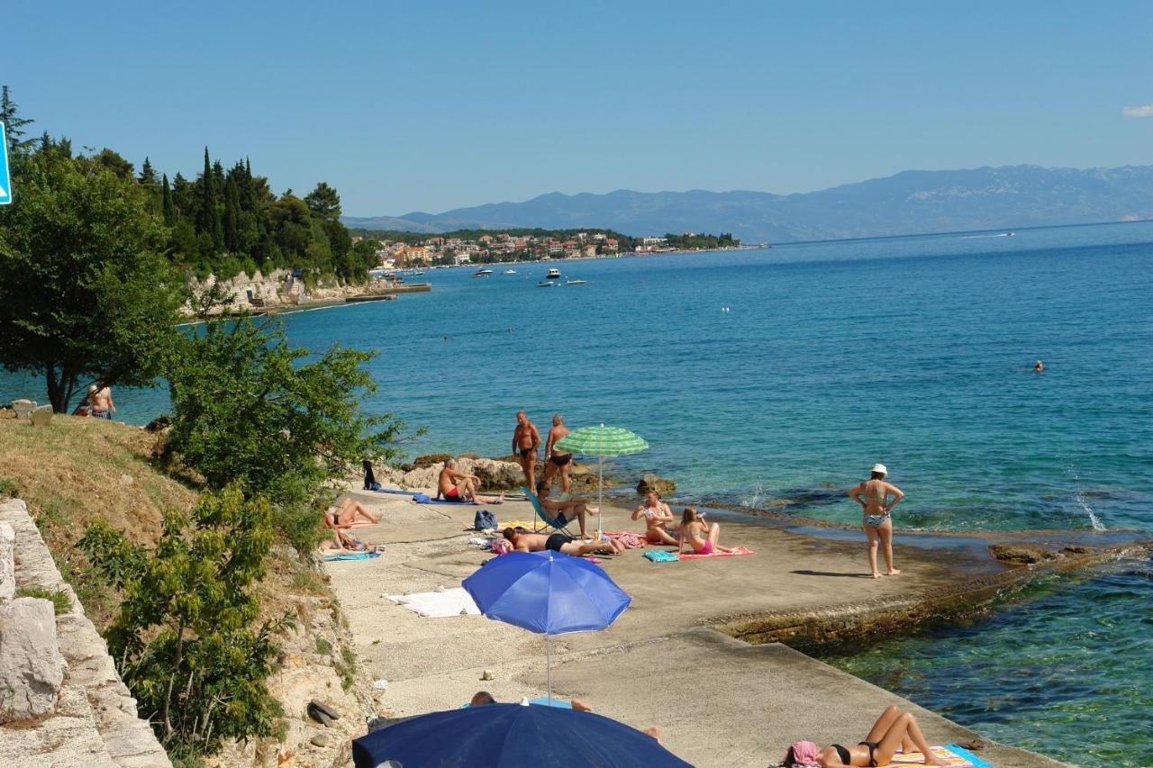 Apartments Mirela Crikvenica Buitenkant foto